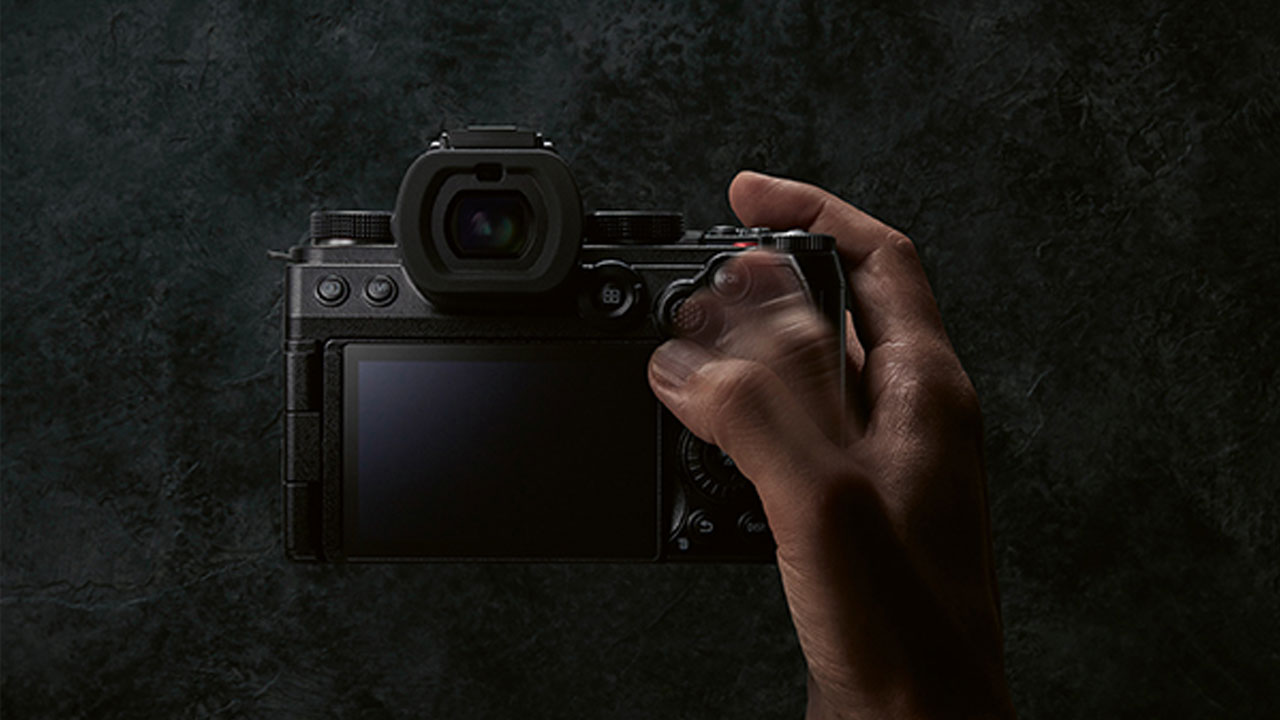 LUMIX S5IIX Full-Frame Mirrorless Camera DC-S5M2X