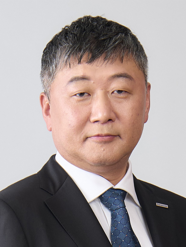 Portrait photo:Akira Toyoshima