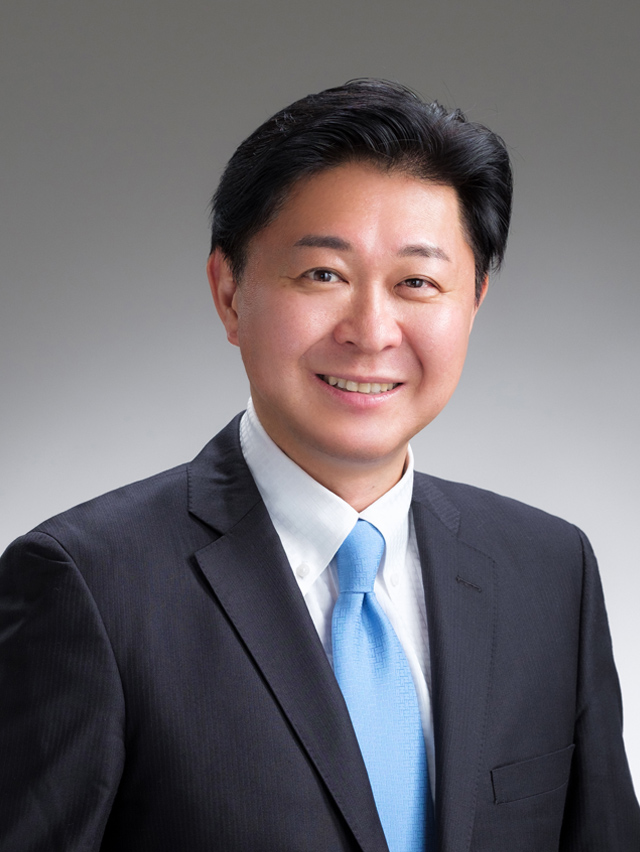 Portrait photo:Hirofumi Suzuki