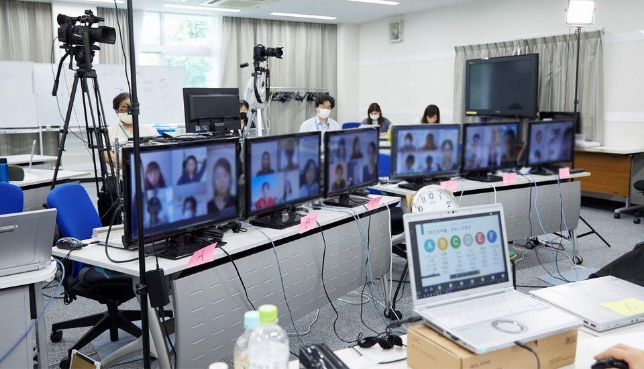 Photo: Streaming of a Career Stretch Seminar