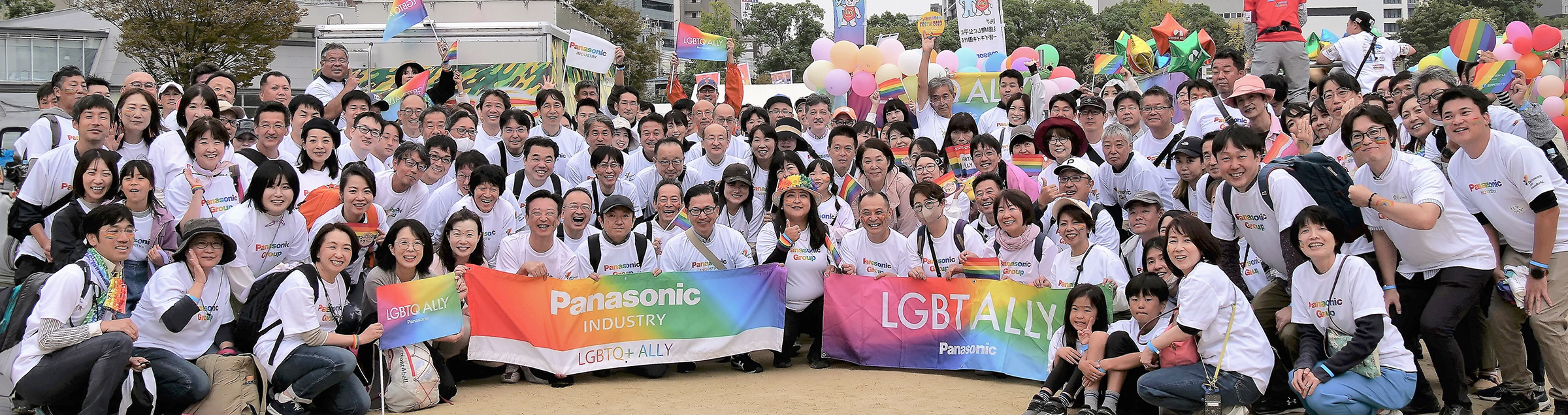 Photo: Group of participants with smiles on their faces