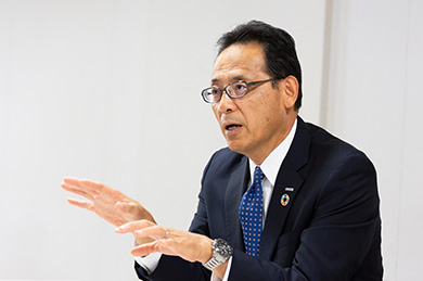 Photo: A shot of Hirotoshi Uehara, Director, Quality & Environment Division, speaking.