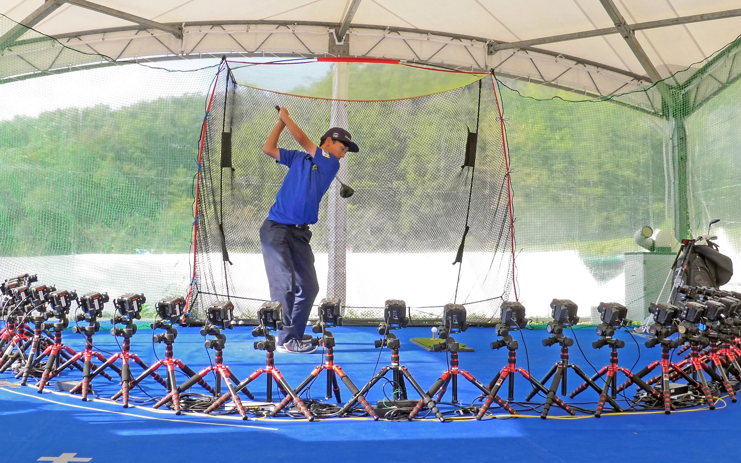 フォーディーリプレイを体験する中学生