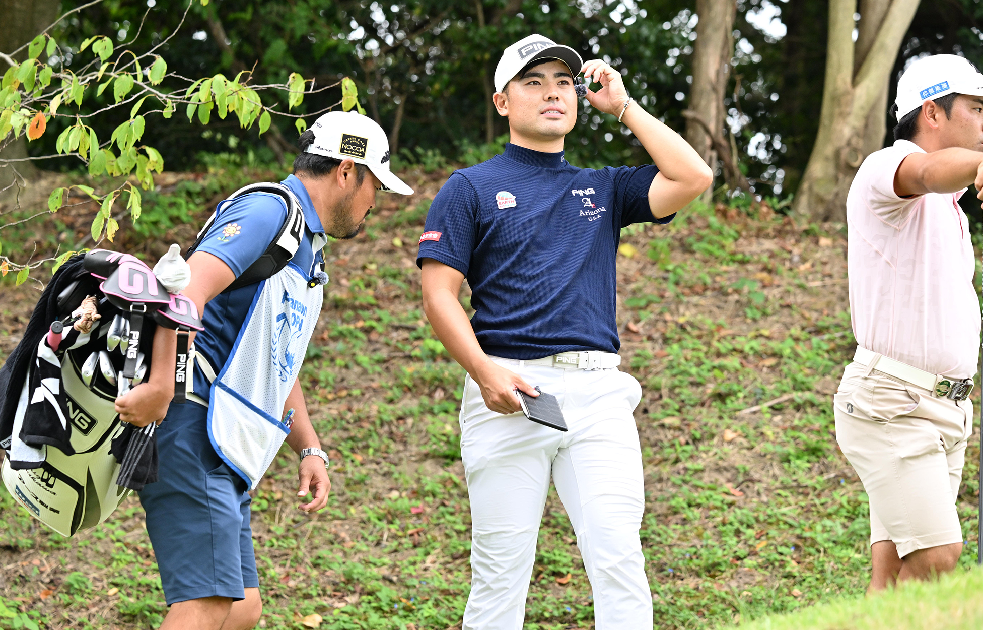 マイクを装着している蟬川泰果選手