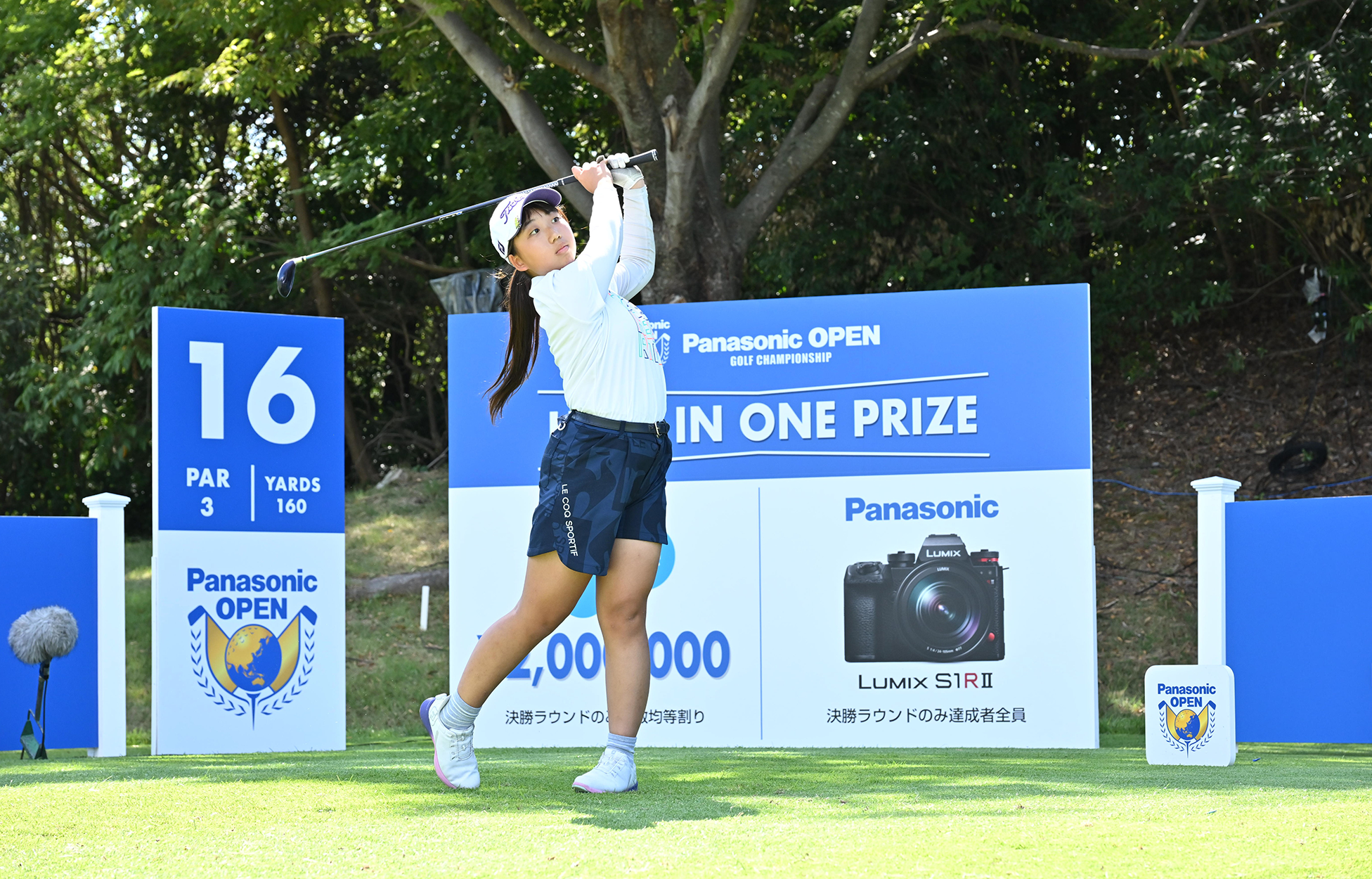 ワンオンを狙ってショットを放つジュニア