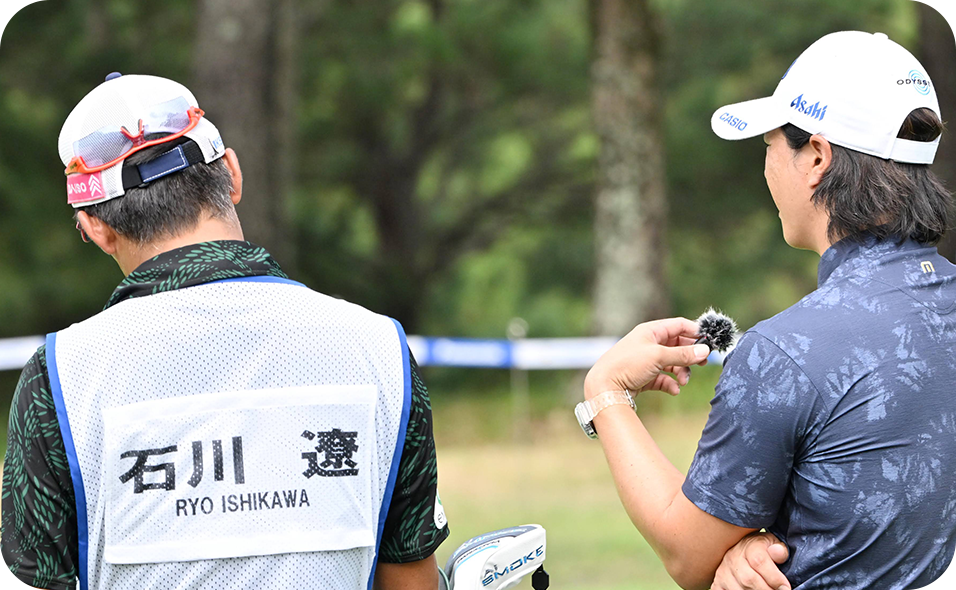 マイクを着けた石川遼選手