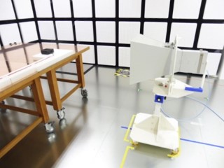 アンテナ照射試験（MAX 200V/m）