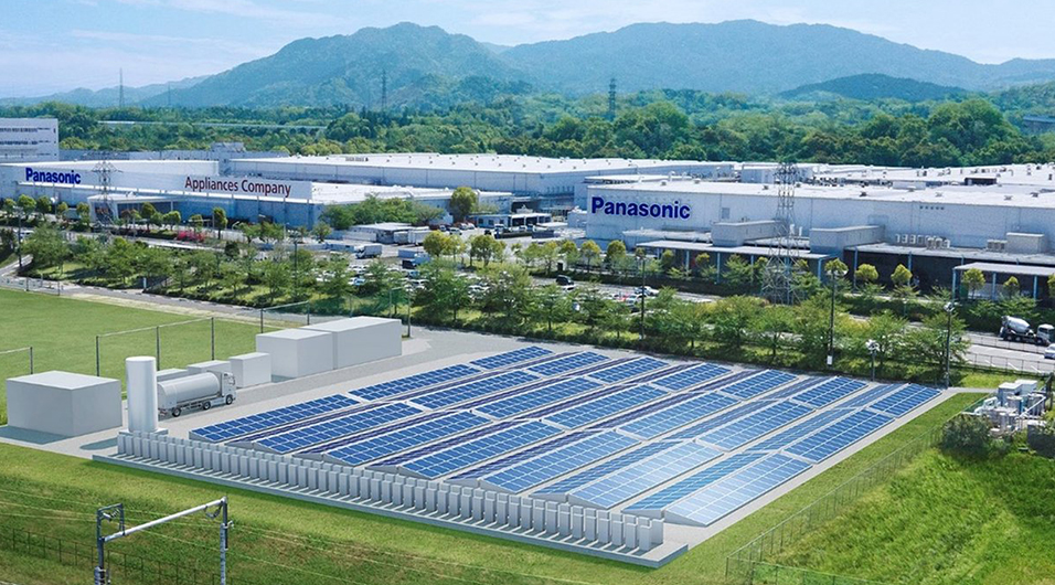 At our H2 KIBOU Field experimental facility, the &quot;RE100&quot; solution combines pure hydrogen fuel cells with solar panels.