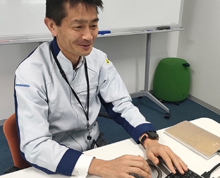 Photo: Employee with a side job