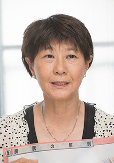 写真:排尿の仕組みを説明をされる西村先生