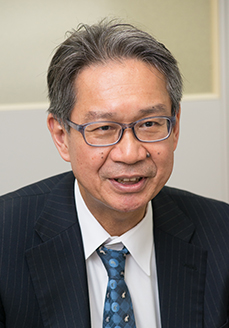 写真:高齢者の歯について語る水口先生