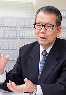 補聴器について語る白石先生