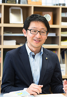 写真:排便はからだからのメッセージ。と伝える加藤先生