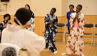 Photo: Learning Kabuki performance