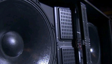 Photo: Close-up view of Panasonic RAMSA audio system's line array speakers