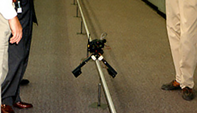写真：スローモーションカメラの機材をテストしている様子