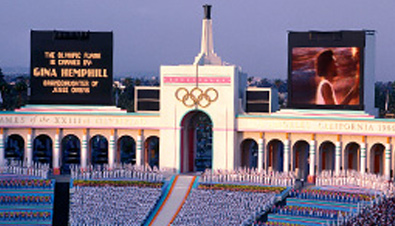 写真：北京オリンピック会場のメインスタジアムに設置された大型映像表示装置アストロビジョン