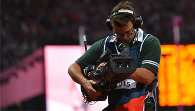 写真：ロンドンオリンピック会場で放送カメラマンがHDカメラレコーダーで撮影している様子