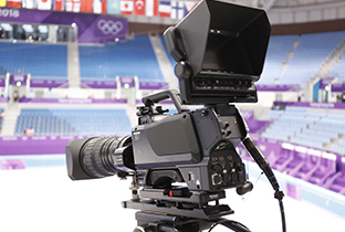 照片：设置在2018平昌冬奥会室内赛场中的HD摄录一体机