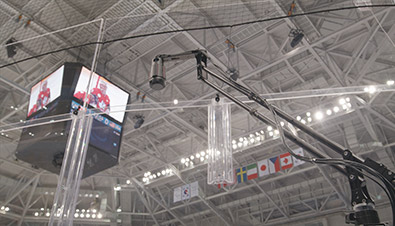 写真：専用機材を使用し、上空から吊り下げる形で設置された360度ライブカメラ