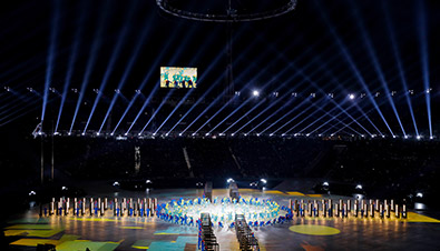 照片：2018平昌冬奥会开幕式上使用高亮度激光投影机举办仪式的景象