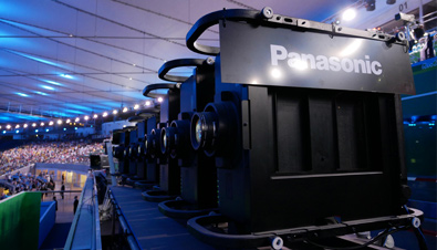 写真：リオオリンピック会場に設置された多数のプロジェクター