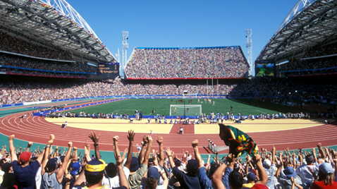 写真：シドニーオリンピック会場でサッカー競技を観戦しているスタンドの観客