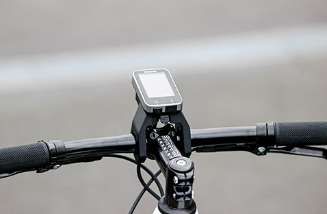写真：電動アシスト自転車スポーツタイプ ハンドルメーターまわり