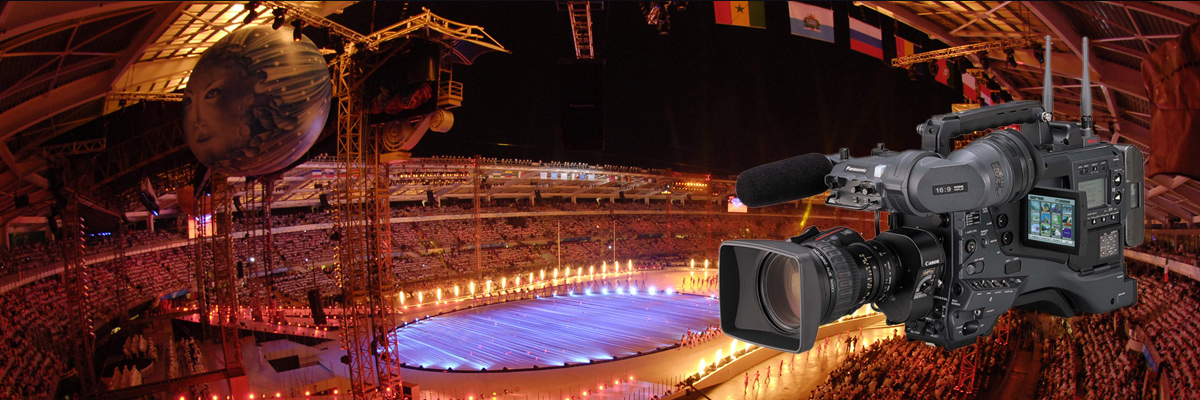写真：HDカメラレコーダーの製品写真とトリノ冬季オリンピック開会式セレモニーでのスタジアム全景