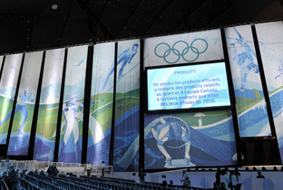 写真：バンクーバー冬季オリンピック会場に設置された大型映像表示装置