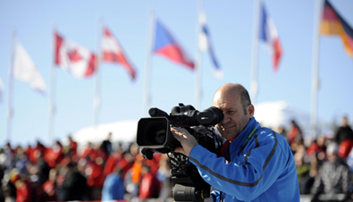 写真：バンクーバー冬季オリンピック会場で放送カメラマンがP2HDシリーズのHDカメラレコーダーで撮影している様子