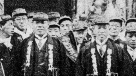 写真：大開町時代最後の初荷式にて並んで映る井植歳男と松下幸之助、1933年1月撮影