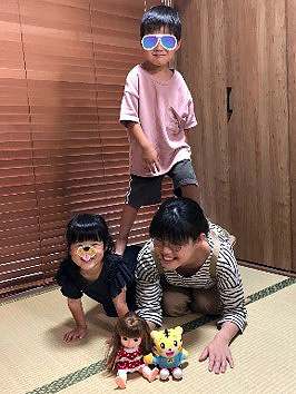 藤井さんと4歳の双子のお子さん