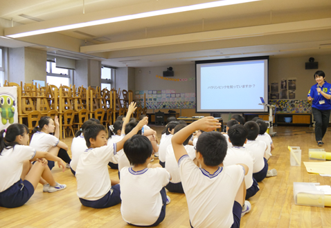世田谷区立八幡山小学校で 東京2020オリンピック・パラリンピック競技大会 2年前特別ワークショップの写真　その1