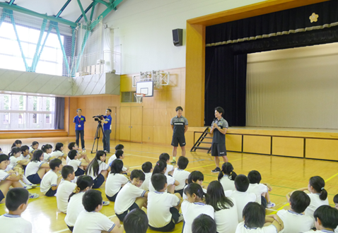 世田谷区立八幡山小学校で 東京2020オリンピック・パラリンピック競技大会 2年前特別ワークショップの写真　その3