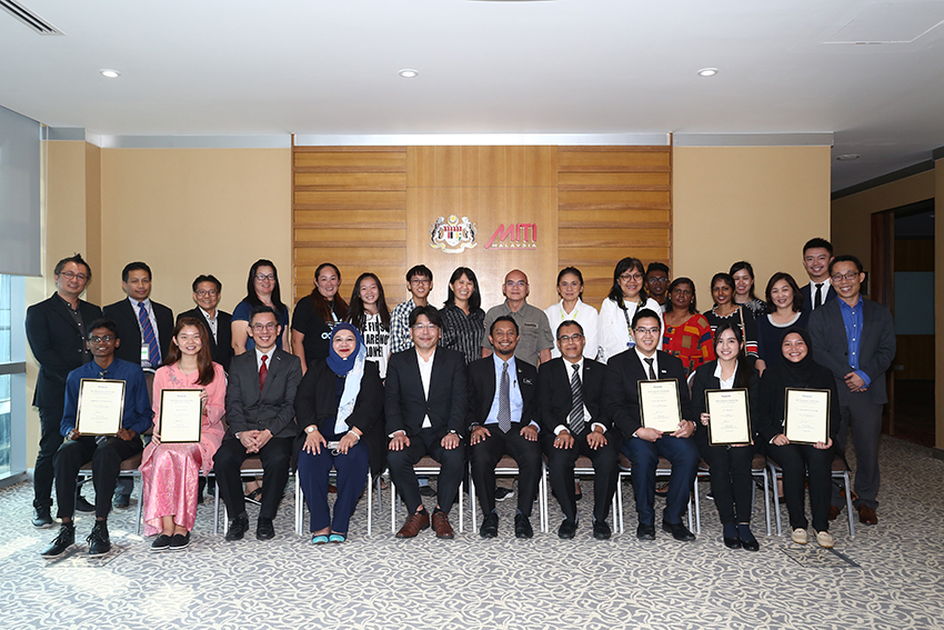 写真：マレーシアの新奨学生の認定式