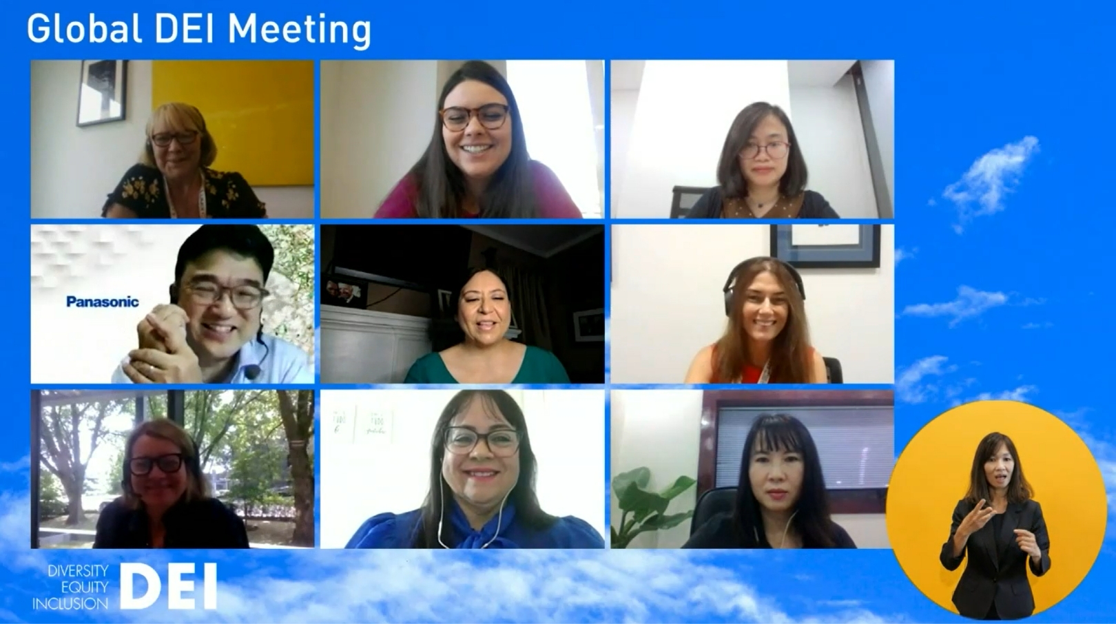 写真：「Global DEI Meeting」のセッションにて、オンラインで意見交換するグローバル社員9人。画面右下に、手話で同時通訳している女性。